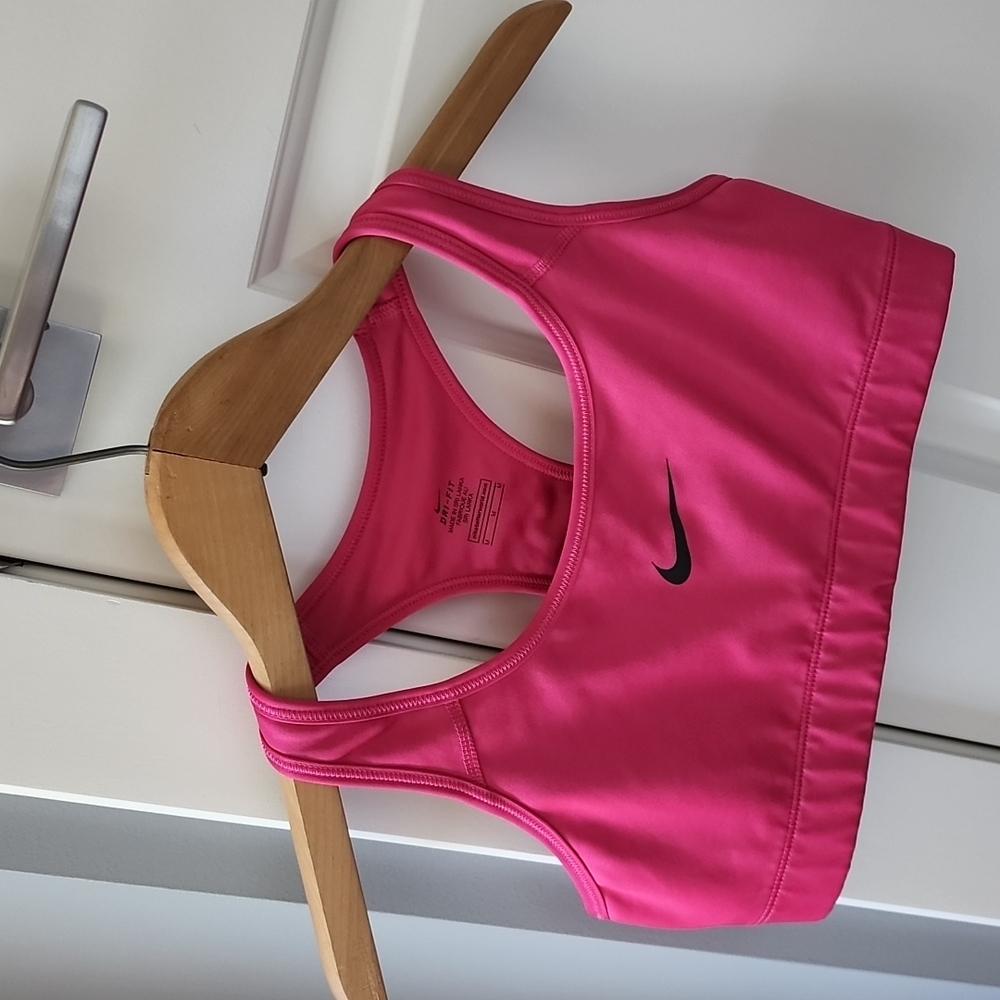 Nike Dri-Fit fushia pink sport bra!